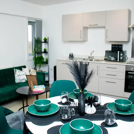 Modern 2 Bed Flat By Heathrow Airport, Free Parking Apartment Harmondsworth Exterior photo