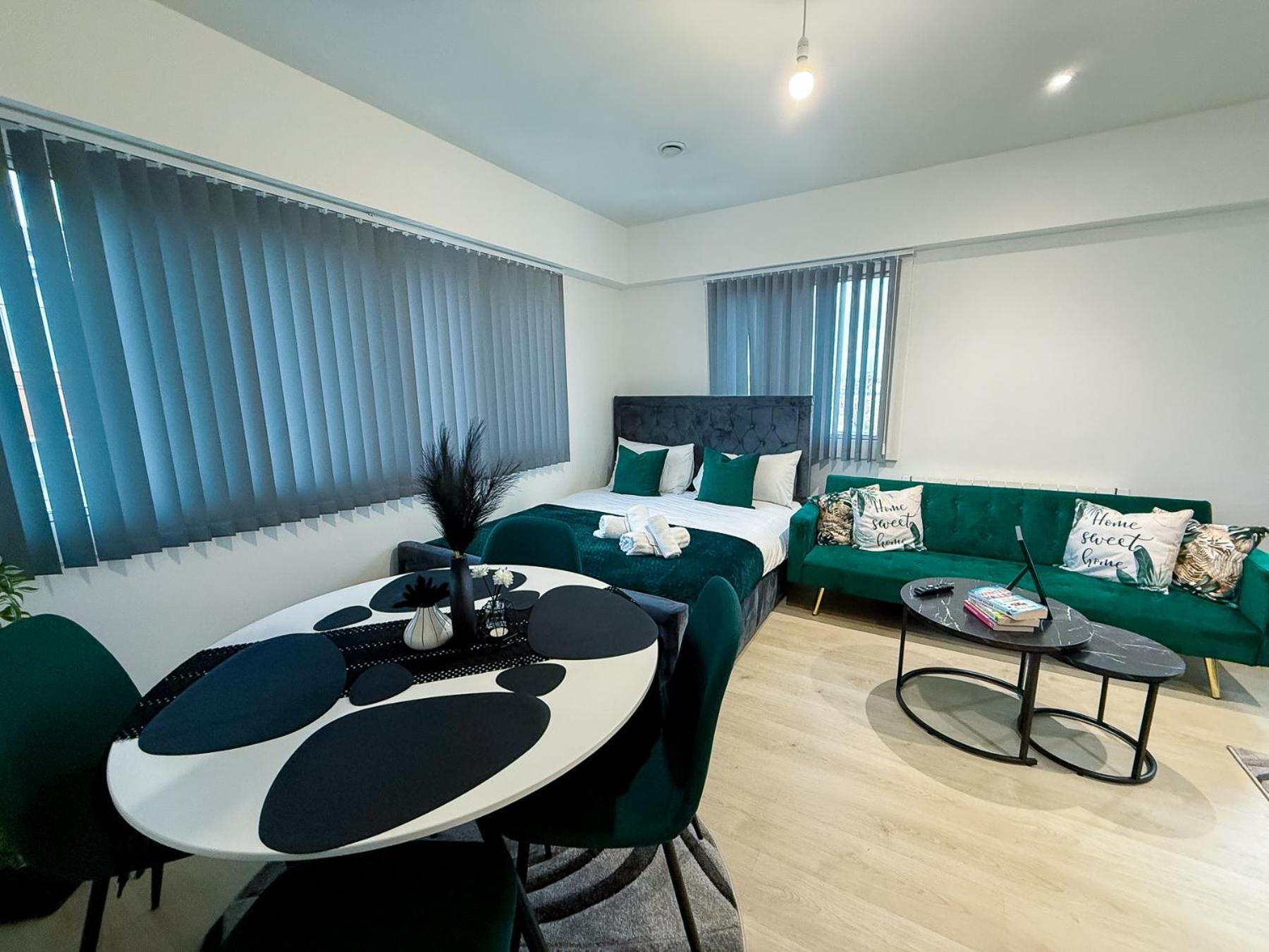 Modern 2 Bed Flat By Heathrow Airport, Free Parking Appartement Harmondsworth